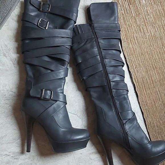 Boots - Picture 3 of 5